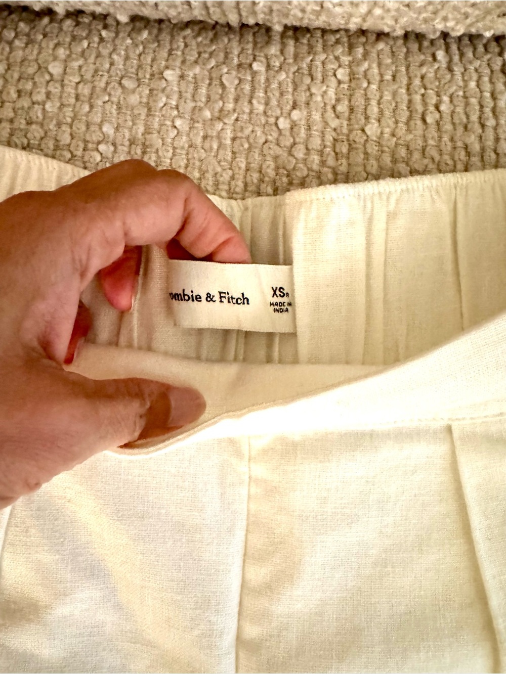 White linen top and shorts matching set - Picture 3 of 6